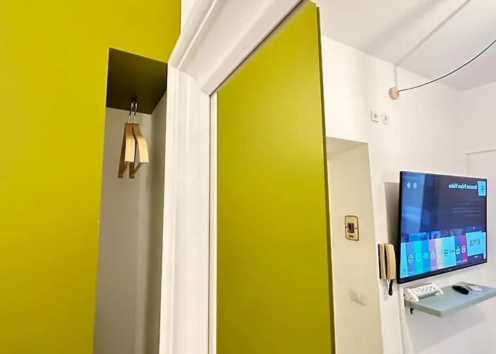 Tiny Elephant Mini In