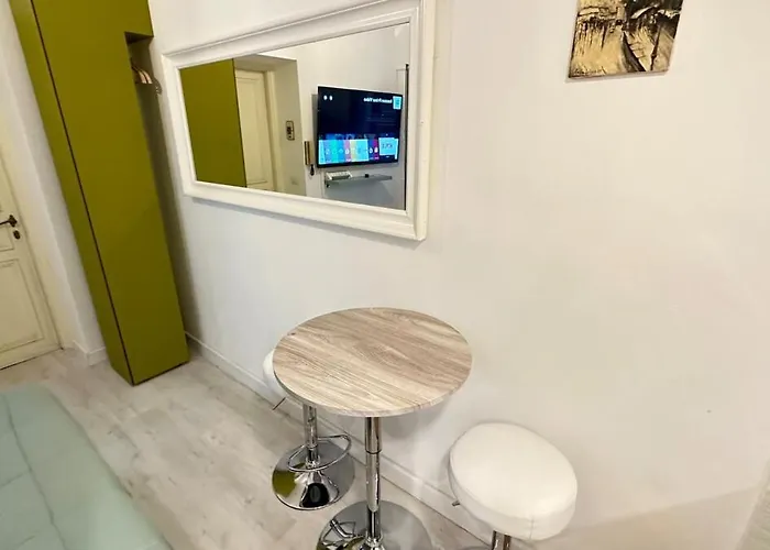 Tiny Elephant Mini In Apartamento